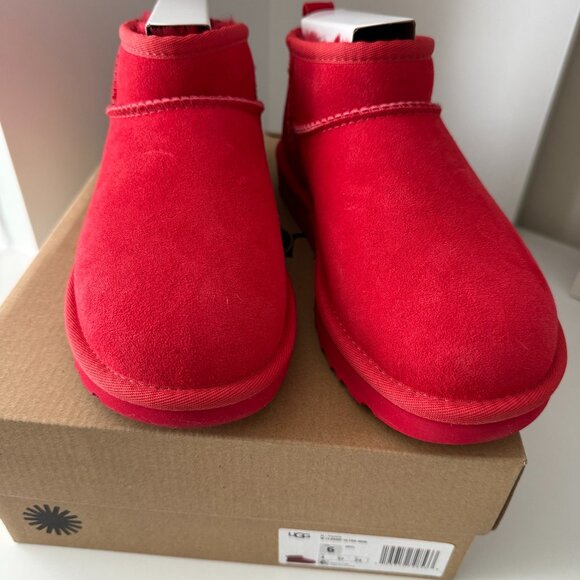 Women's Classic Ultra Mini Uggs Red Size 6 New in Box - Picture 4 of 7
